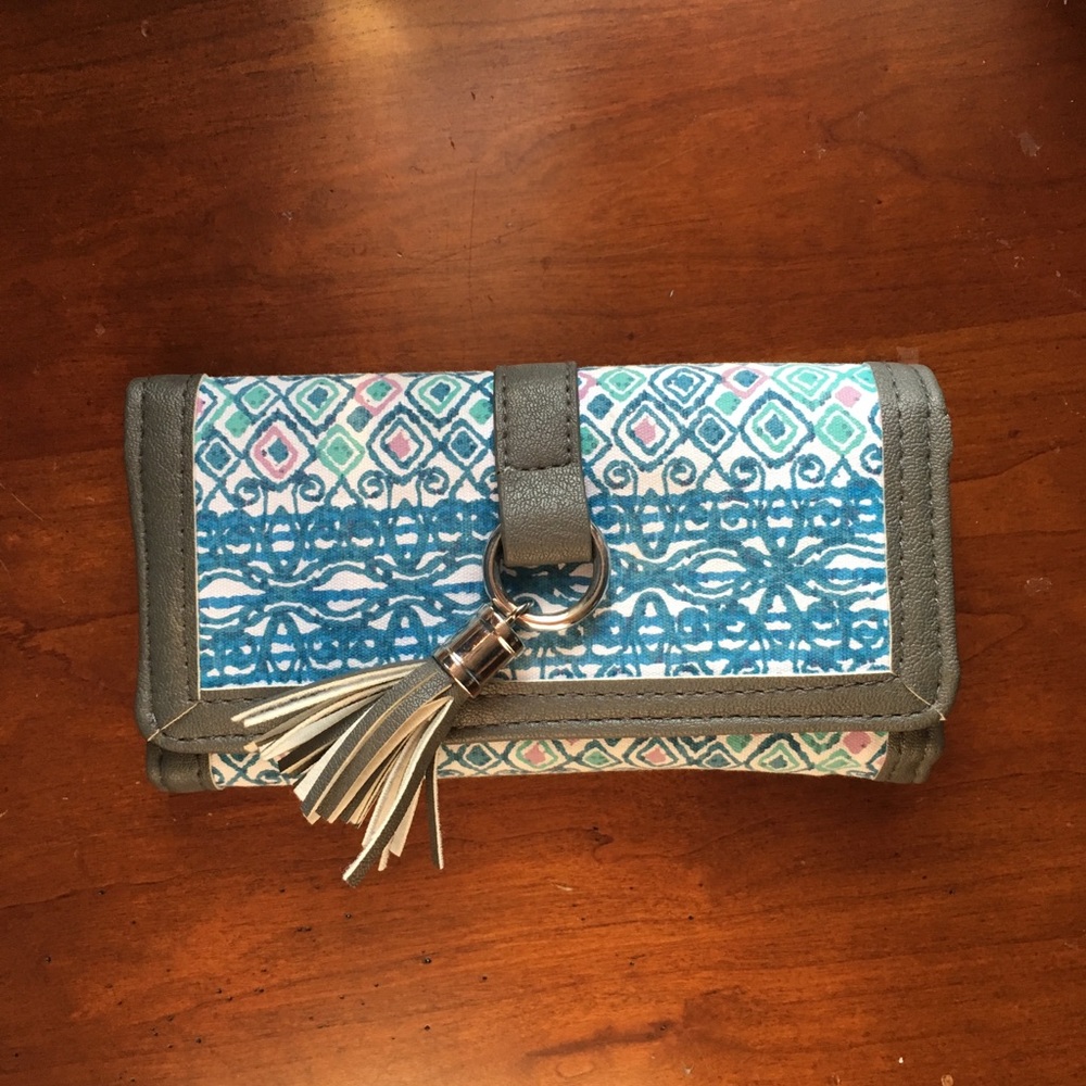 Super cute wallet.